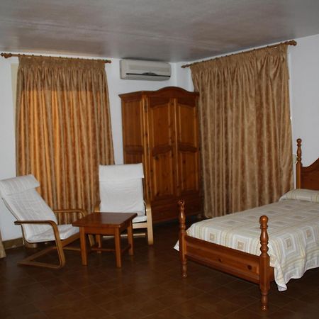 Hotel La Masia Portbou Szoba fotó