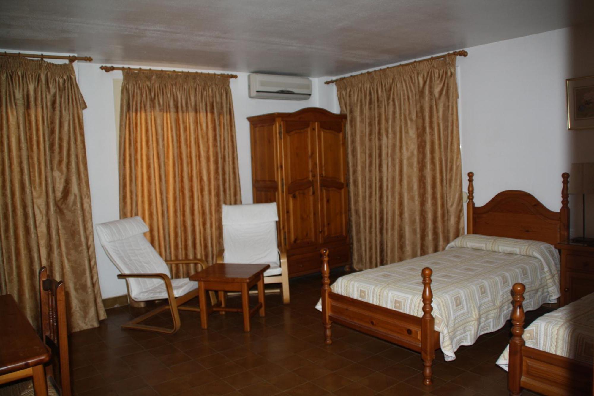 Hotel La Masia Portbou Szoba fotó