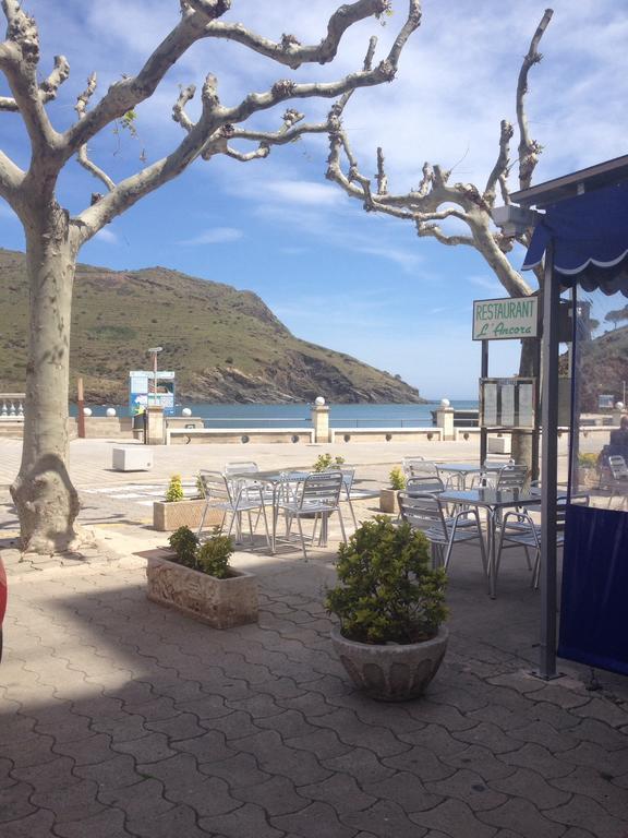 Hotel La Masia Portbou Kültér fotó