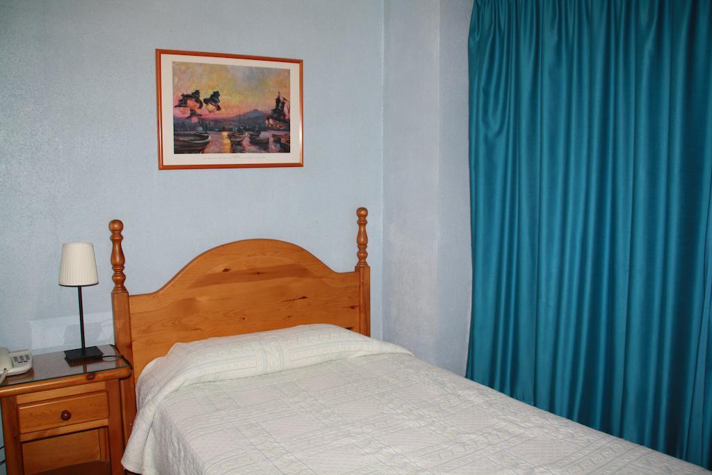 Hotel La Masia Portbou Szoba fotó