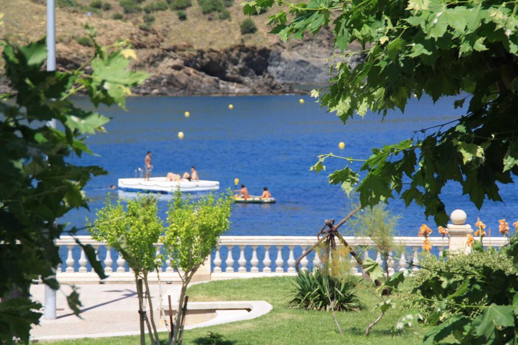 Hotel La Masia Portbou Kültér fotó